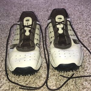 Golf shoes